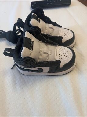 Nike Toddler Black and White Low-Top Sneakers